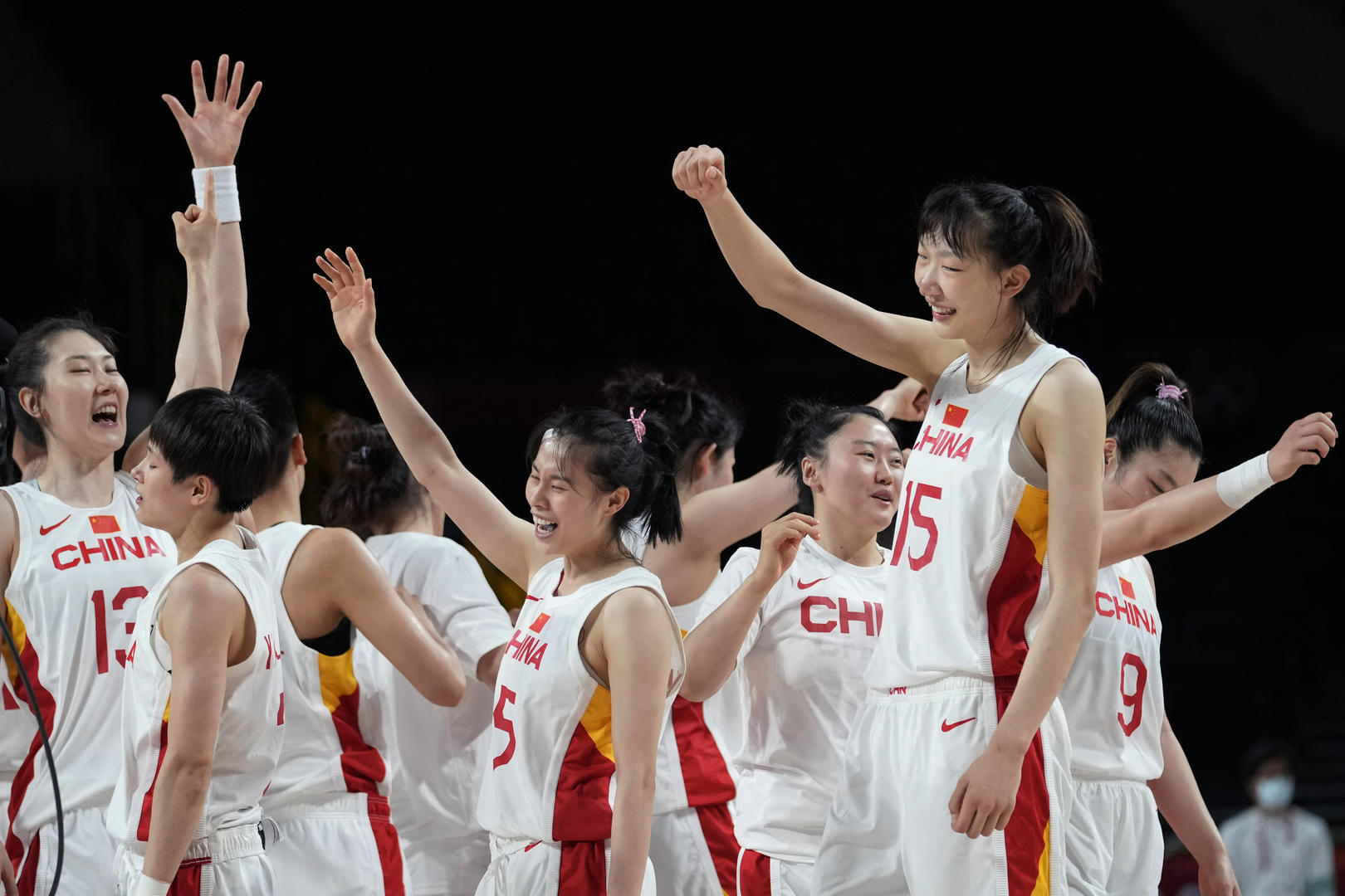 中国女篮三连胜进八强奥运会首次小组赛全胜