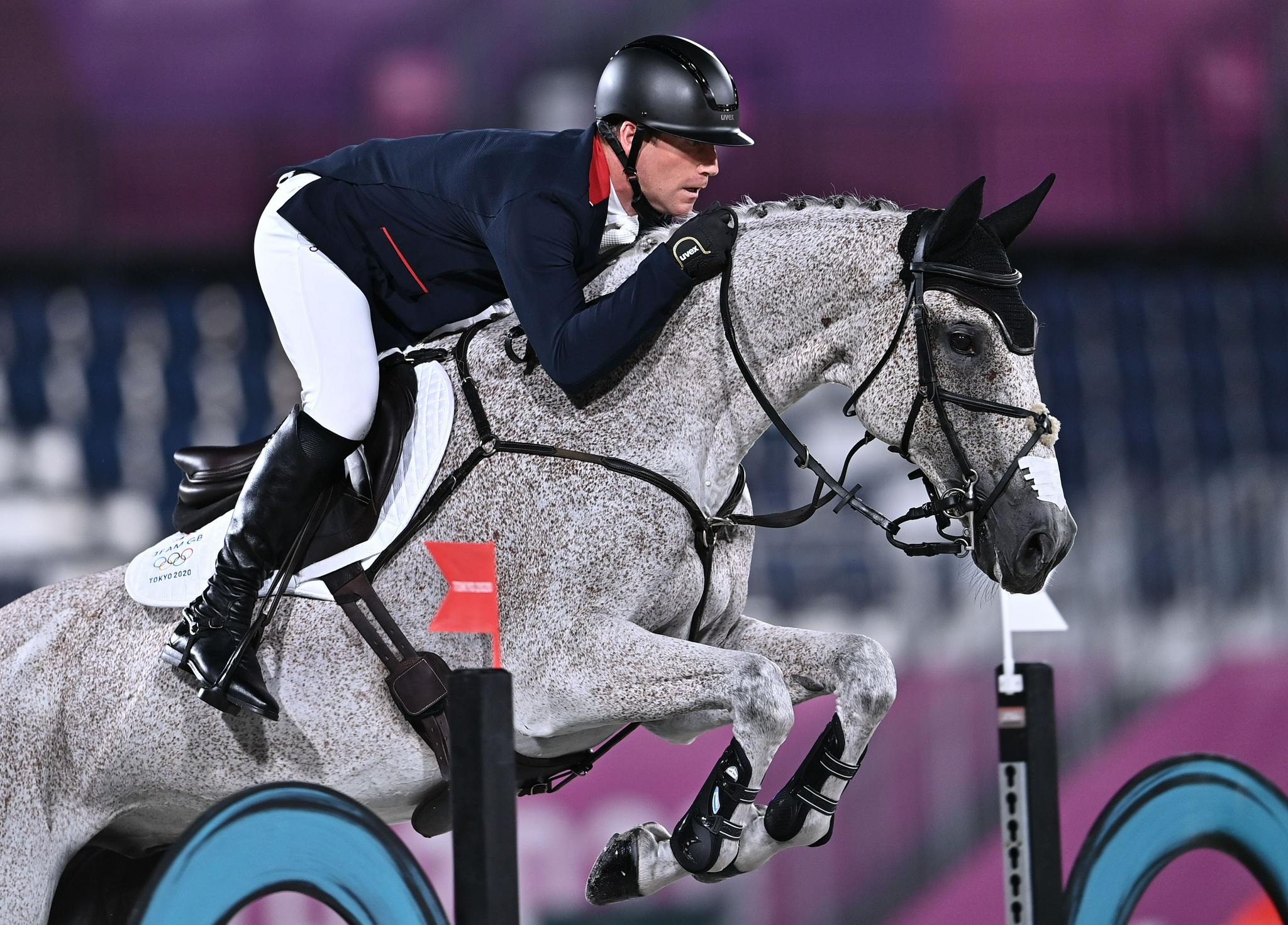 马术——马术三项团体:英国队夺冠