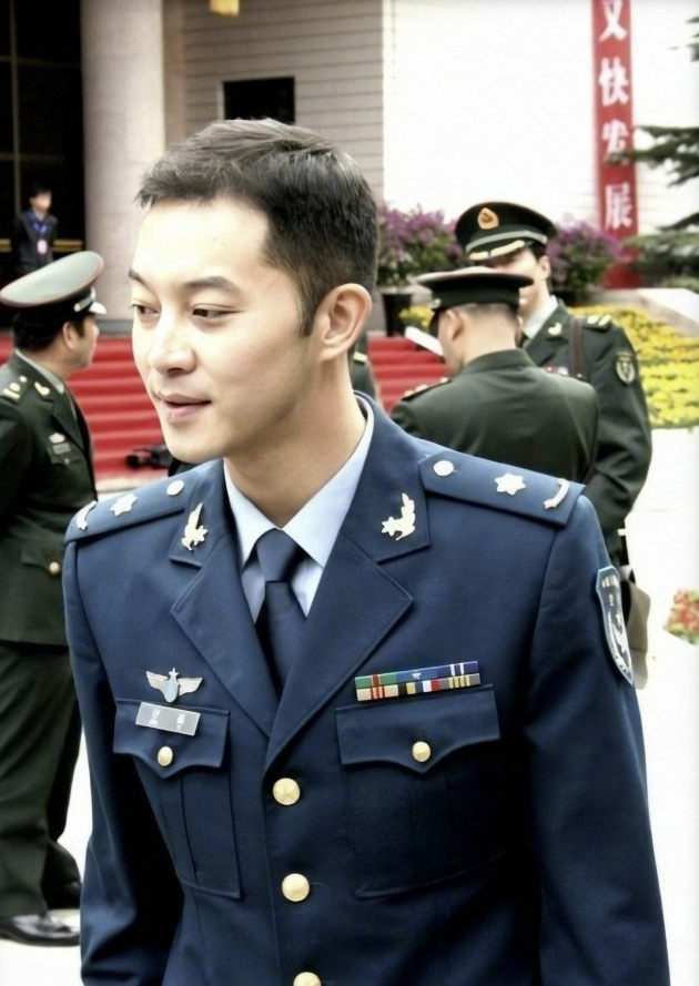校草沙溢自爆当年帅照:"现在也是草但不是很嫩!