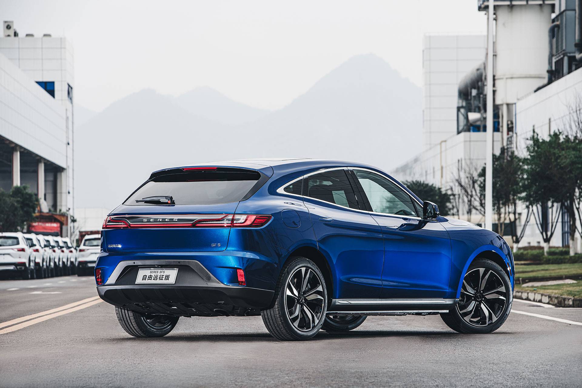 头顶光环,金康赛力斯sf5能突围吗?