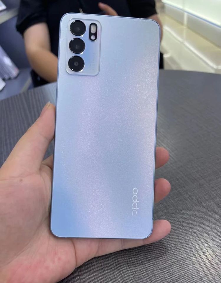 同是主打轻薄的拍照旗舰opporeno6和vivos10哪个更胜一筹