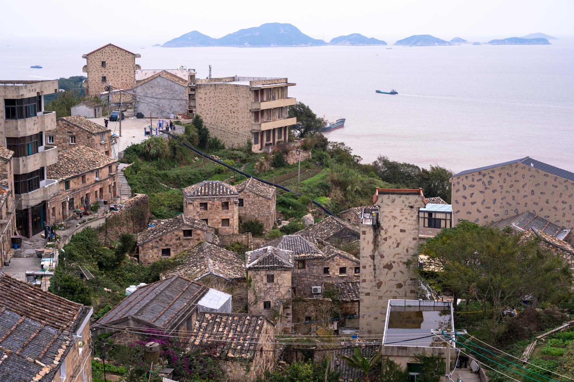 浙江温岭藏着一座古村,300多年历史的小渔村,石头房子极具特色
