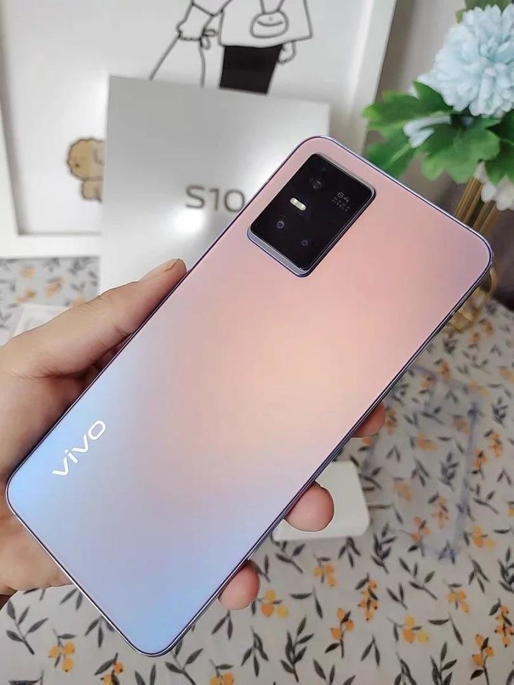 同是主打轻薄的拍照旗舰opporeno6和vivos10哪个更胜一筹