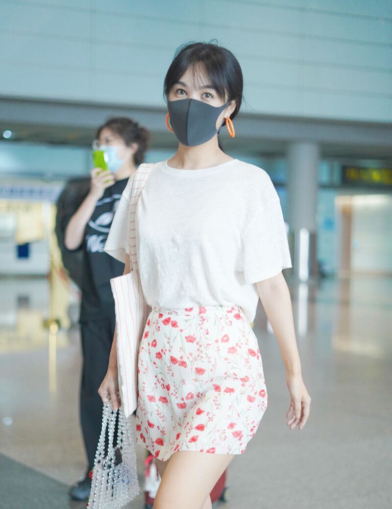 关于李菲儿同款鞋有哪些(潮鞋价格一览表) 第2张 关于李菲儿同款鞋有哪些(潮鞋价格一览表) 第2张