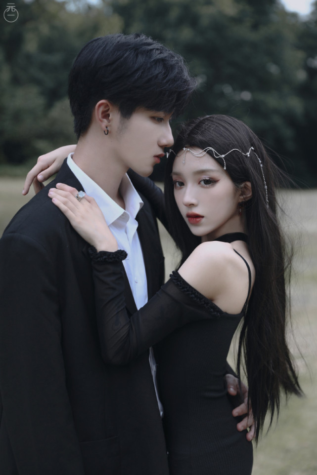 机智张戴假发与男友拍绝美大片造型精致但p图太猛粉丝认不出