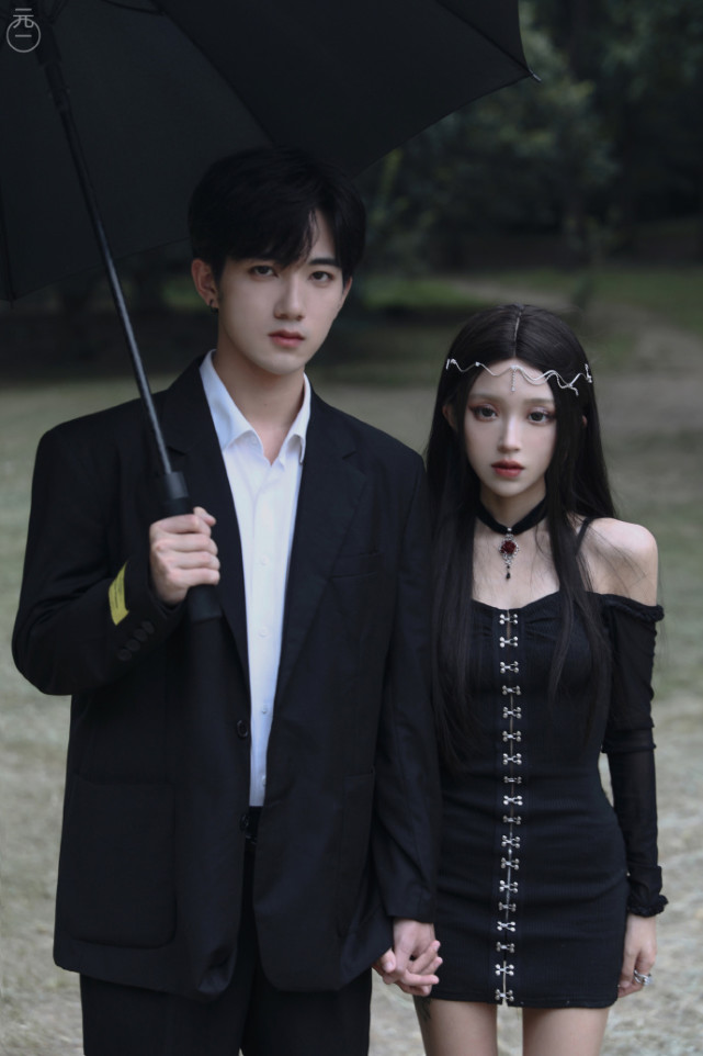 看着这组是机智张又不像机智张的大片,不少粉丝也