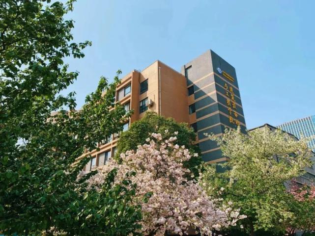 西安建筑科技大学怎么样?优质之选!休闲区蓝鸢梦想 - Www.slyday.coM