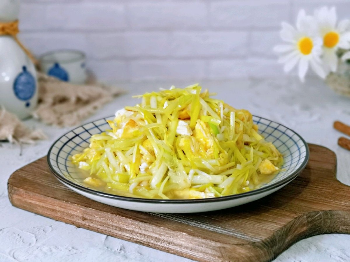 家常韭黄炒鸡蛋简单好做新手也能操作鲜美又下饭