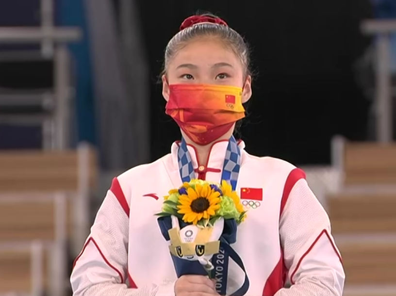 太可爱16岁管晨辰对镜头比心一脸稚嫩央视官网都没她信息