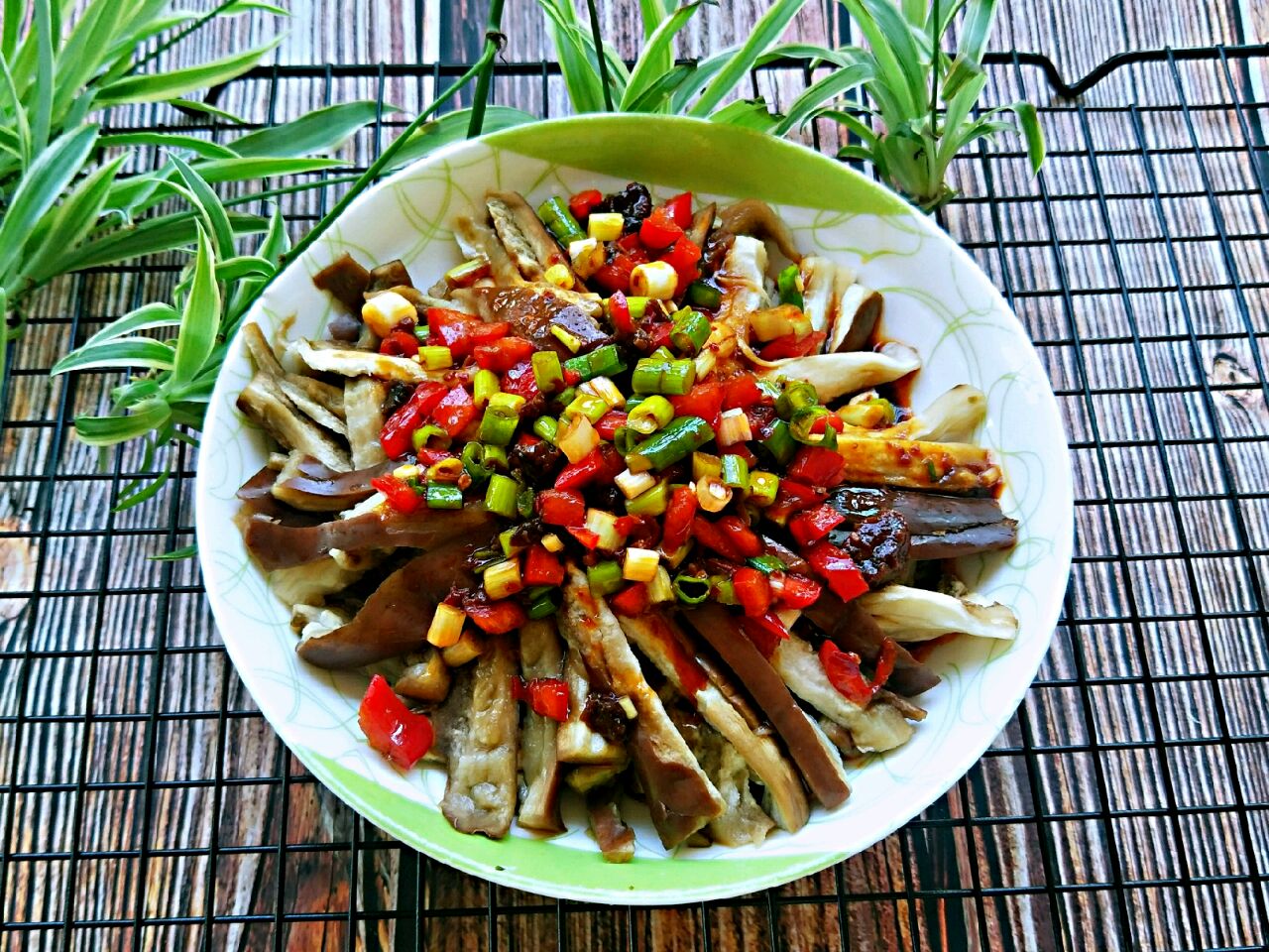 夏季常备美食凉拌茄子咸香开胃清凉爽口赶快来吃吧