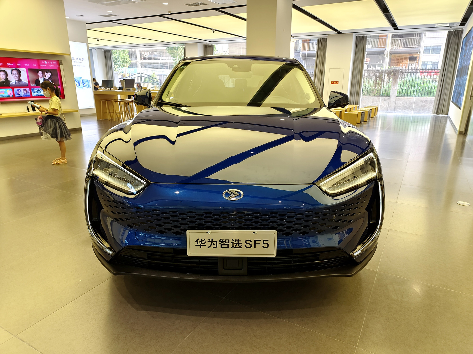 头顶光环,金康赛力斯sf5能突围吗?-新浪汽车