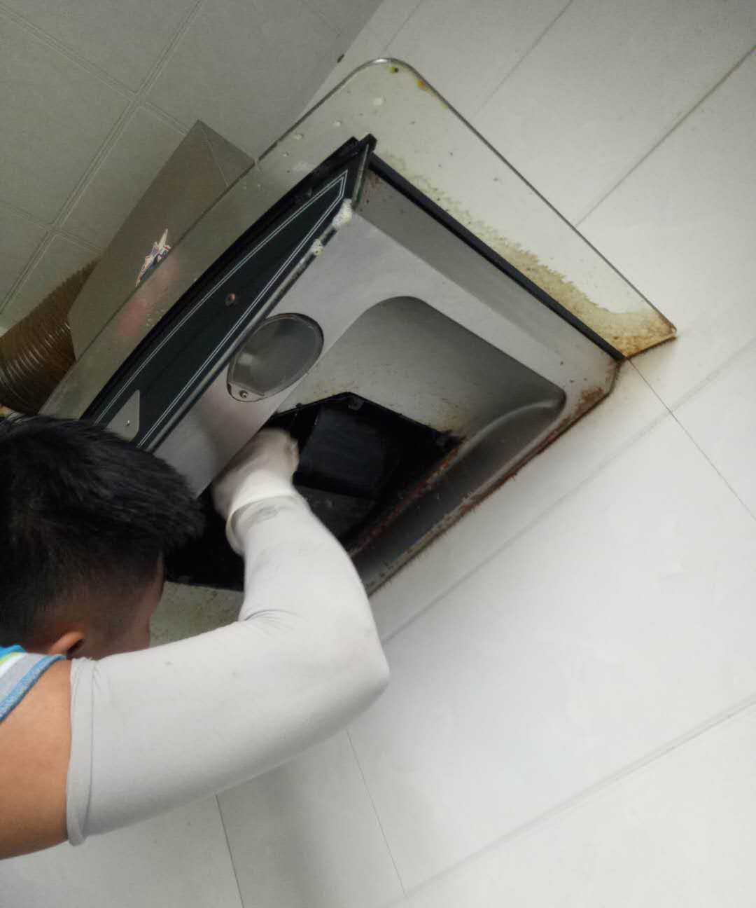 不会清洗油烟机学会几个小诀窍就不用再花钱