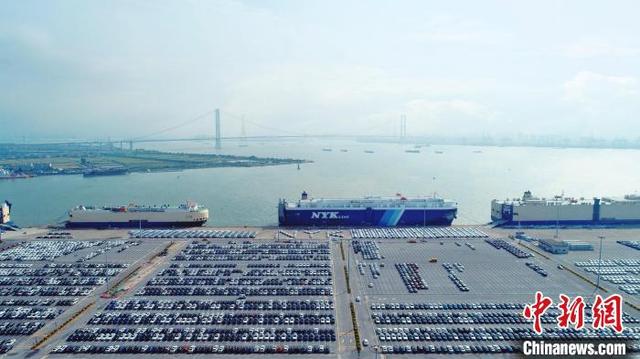 NYK（日本邮船株式会社）“海王星领袖”滚装轮在广州港南沙汽车口岸靠泊。 广州港集团供图