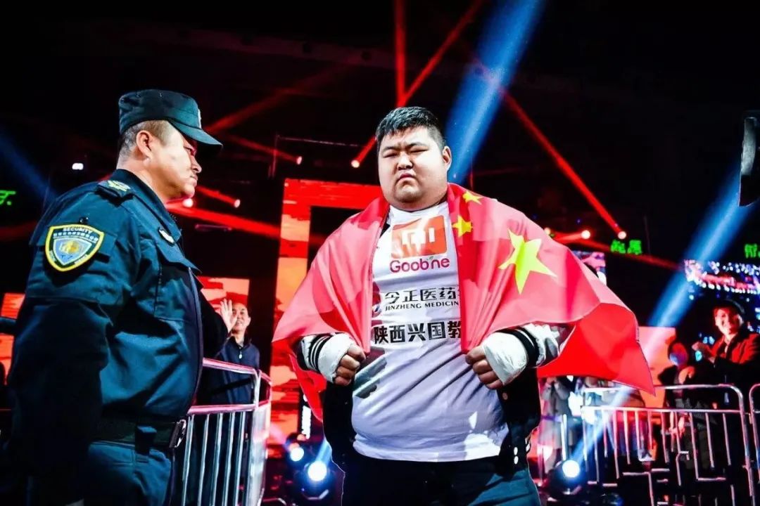 追着对手打,敖日格乐30秒极速ko韩国拳手