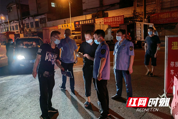 杨聪颖)为应对突发疫情,守护群众生命安全,株洲市荷塘区市场监管局