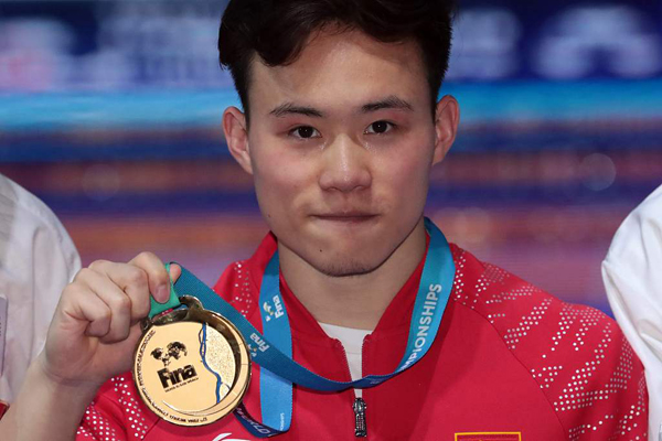 冠军之星|带着两根钢钉和一根铆钉跳跃,错过里约的天才谢思埸用金牌