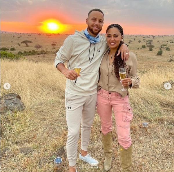 库里ins纪念与妻子结婚十周年201179202110年02