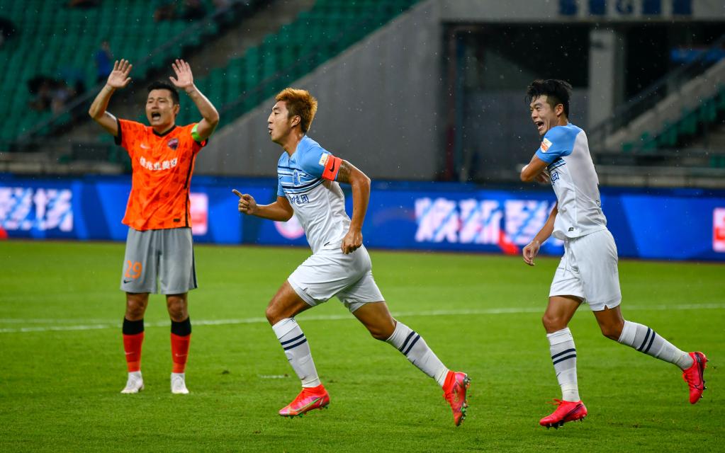 中超:广州城队胜深圳队