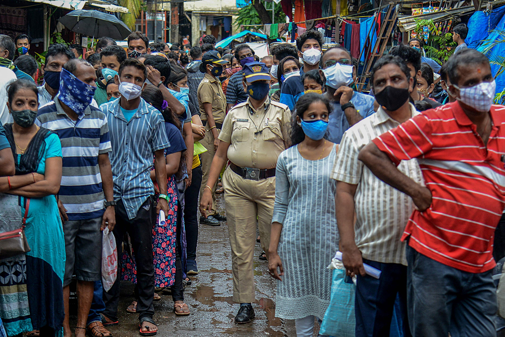 印度研究人员表示,该国新冠感染率预计将会再次上升