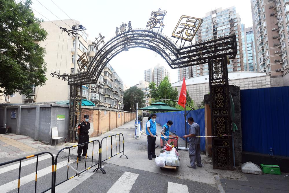 8月3日拍摄的国兴家园小区北门.