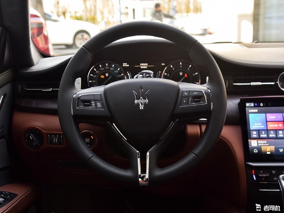 这款车还不错 小哥带你一起看玛莎拉蒂总裁