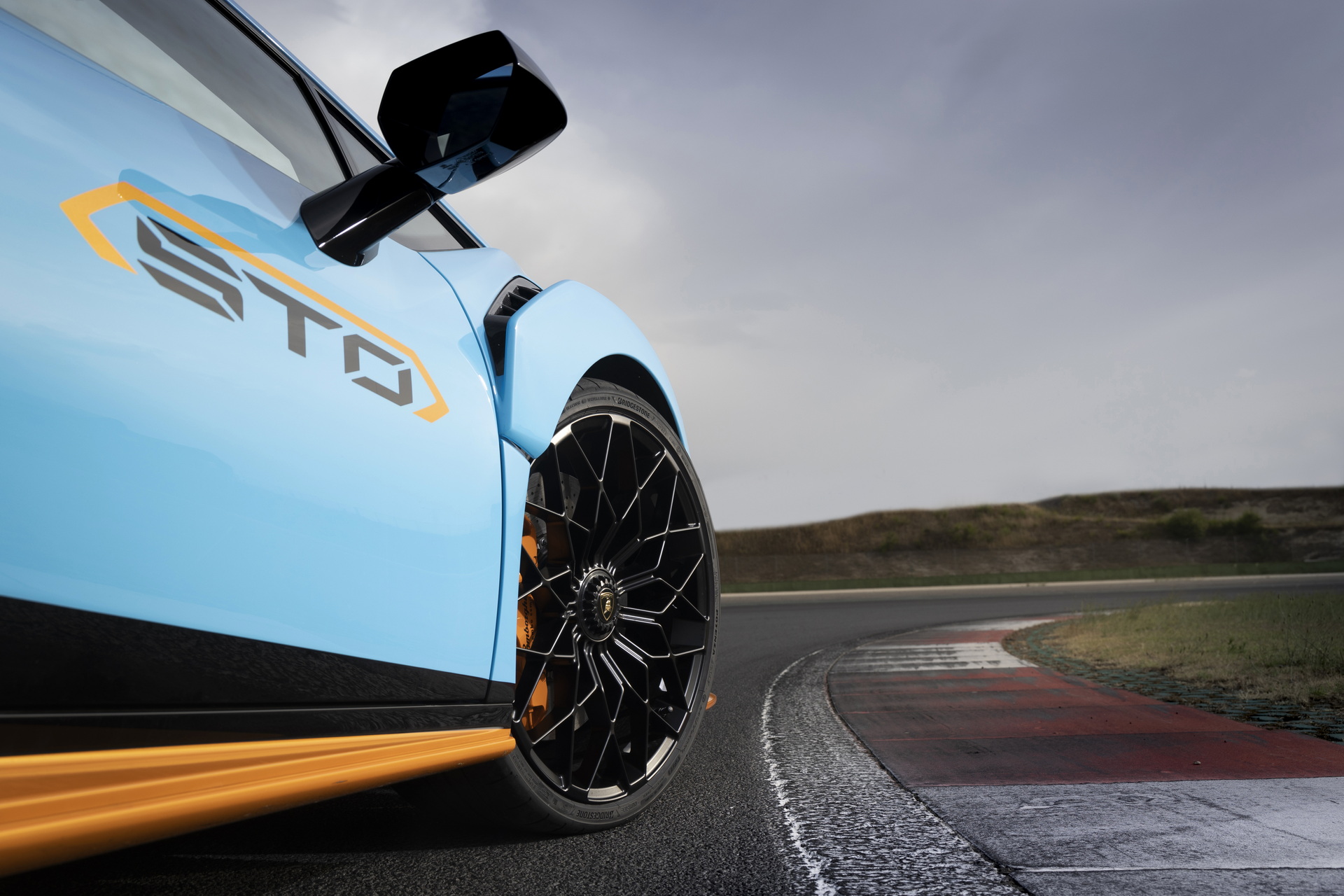 融入赛道元素公路开膛手兰博基尼强悍小牛自由驰骋