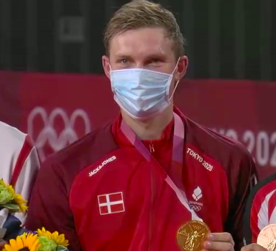 60岁中国教父为丹麦培养出第二位奥运冠军完胜中国巨星拿金牌