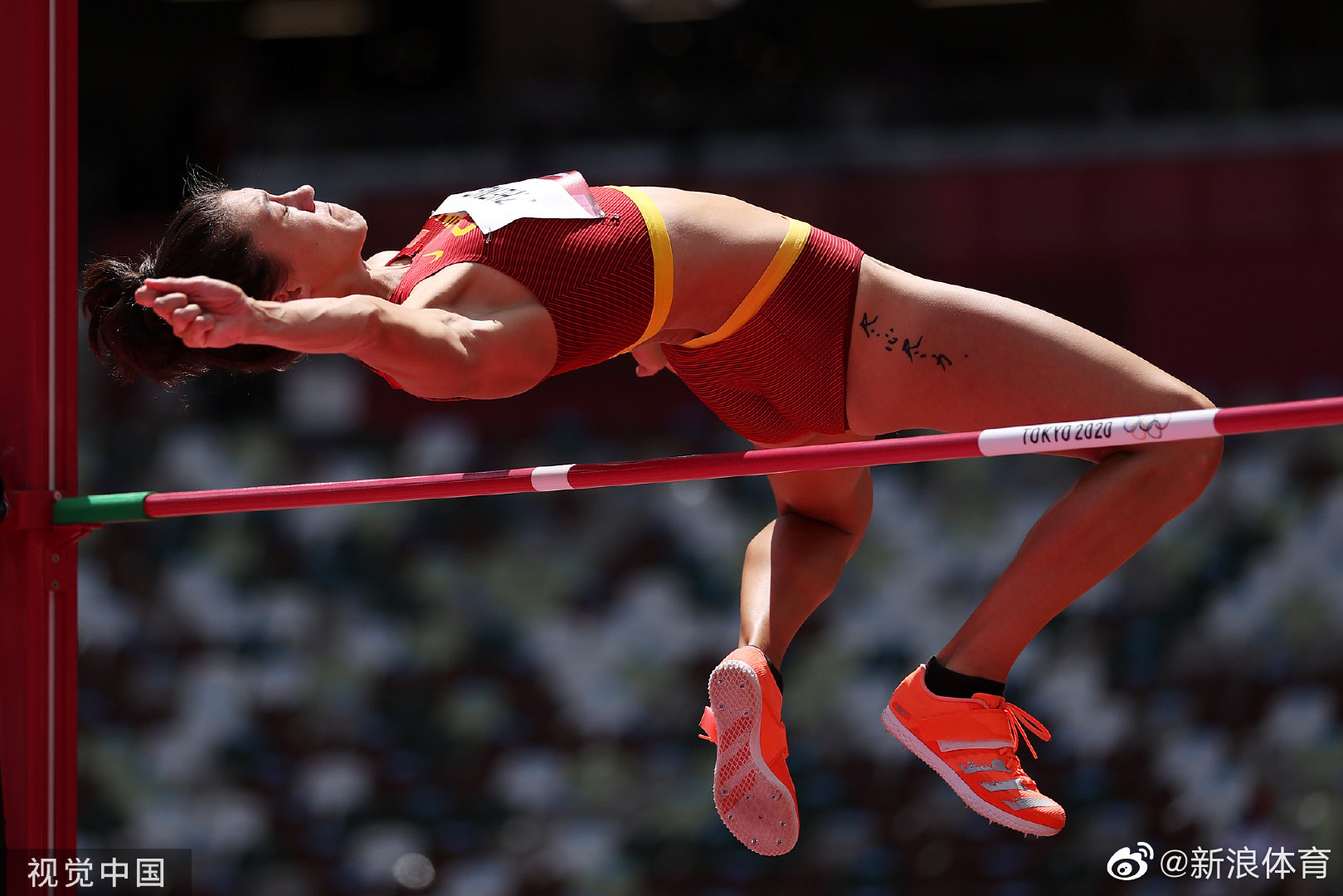 郑妮娜力的纹身是尽心尽力