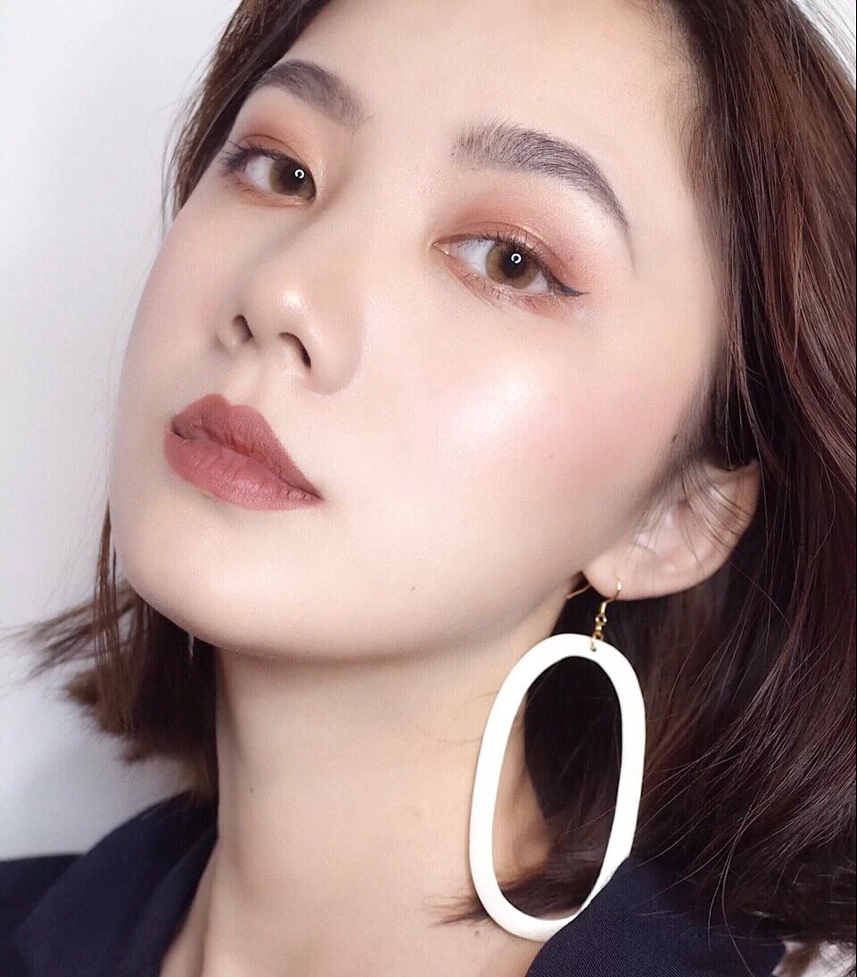 肿眼泡,单眼皮女生如何逆袭?画对眼妆是重点!2招教你选对眼影