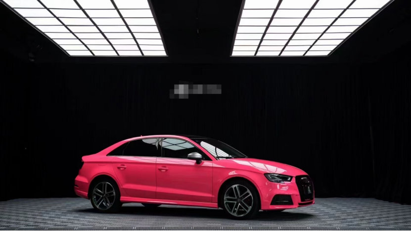 膜呗改色案例:奥迪a3改色荧光粉 甜蜜的你真可爱-新浪汽车