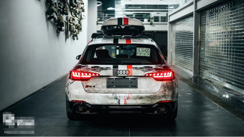 膜呗涂装案例:奥迪rs4涂装战损 另类的感觉是扎眼