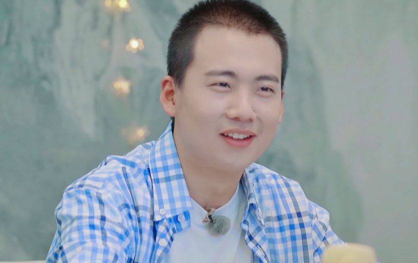 周也姚安娜做饭热到脱妆素颜看出明星素人差距难怪郭麒麟独宠她