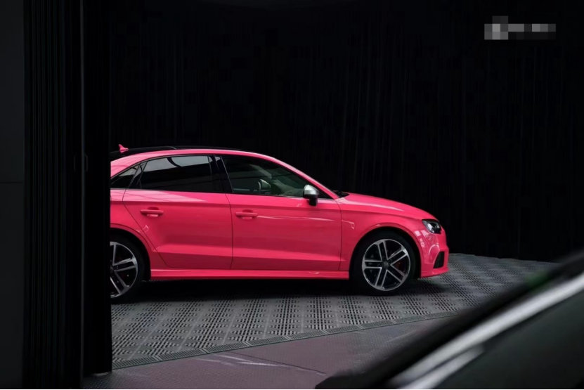 膜呗改色案例:奥迪a3改色荧光粉 甜蜜的你真可爱-新浪汽车