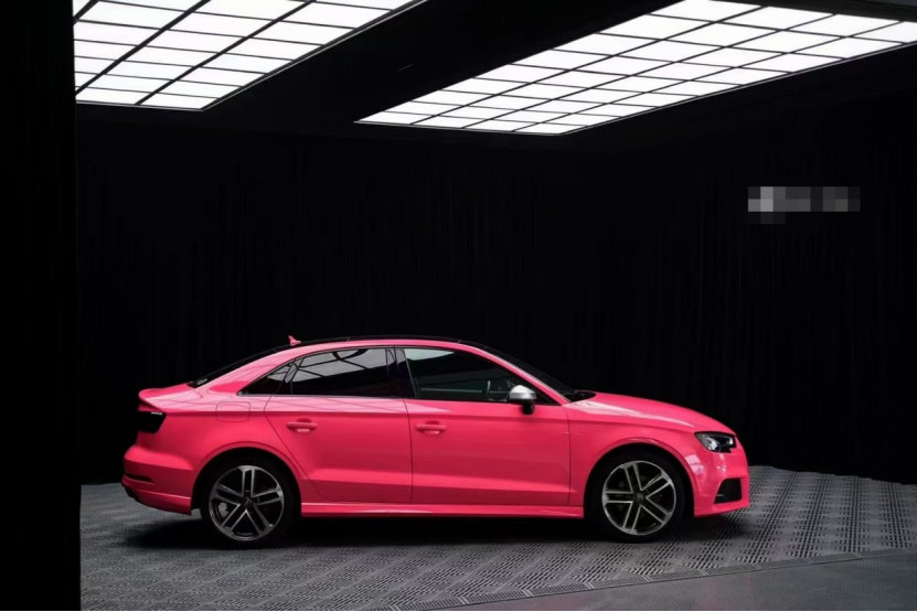 膜呗改色案例:奥迪a3改色荧光粉 甜蜜的你真可爱-新浪汽车