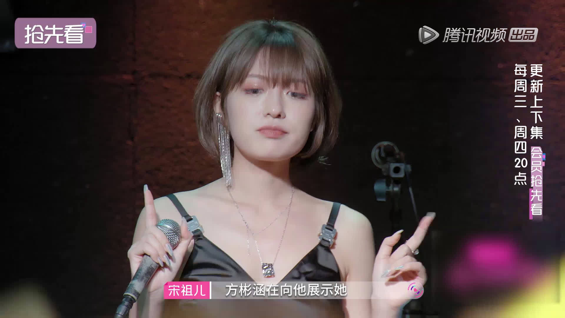 原来方彬涵@-ladymelody 大学时就已经是乐队主唱了