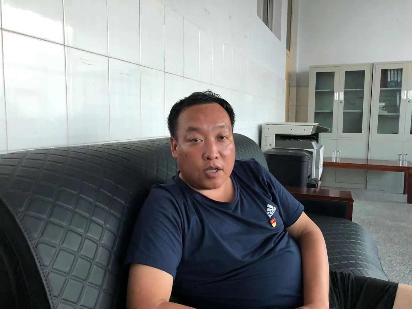 图为镇党委书记常玉华接受第一财经采访