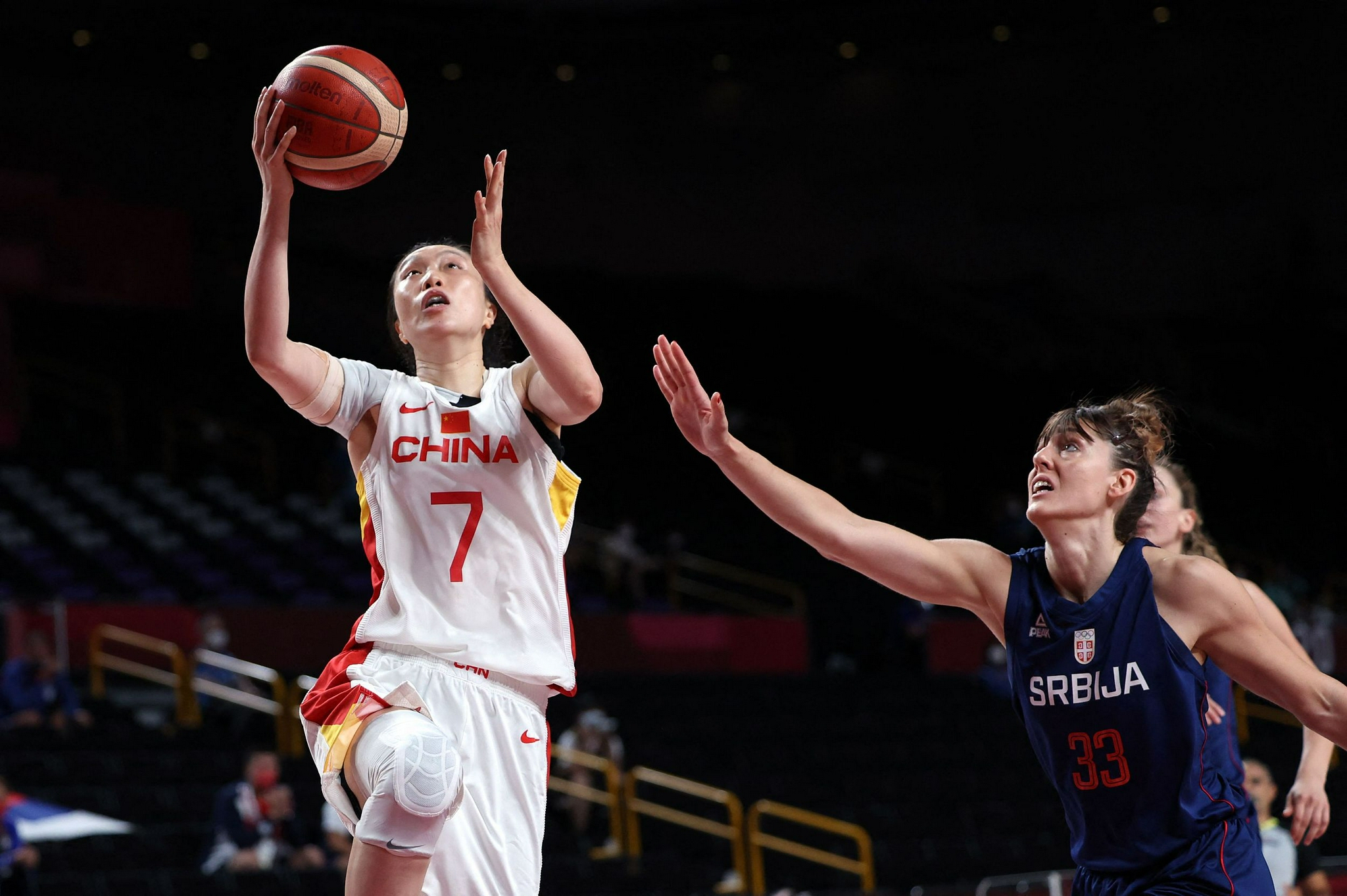 23次失误葬送比赛,中国女篮不敌塞尔维亚止步八强