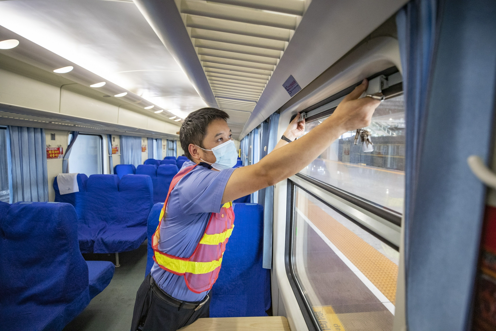 "桑拿车厢"里的守车人