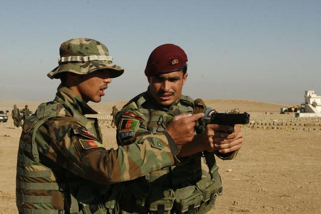 塔利班猛攻遭遇斩首，美军害怕打硬仗，士兵普遍怕死逃离阿富汗休闲区蓝鸢梦想 - Www.slyday.coM