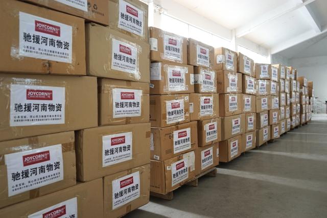 人间有情豫爱童行众商家为灾区儿童捐赠生活物资