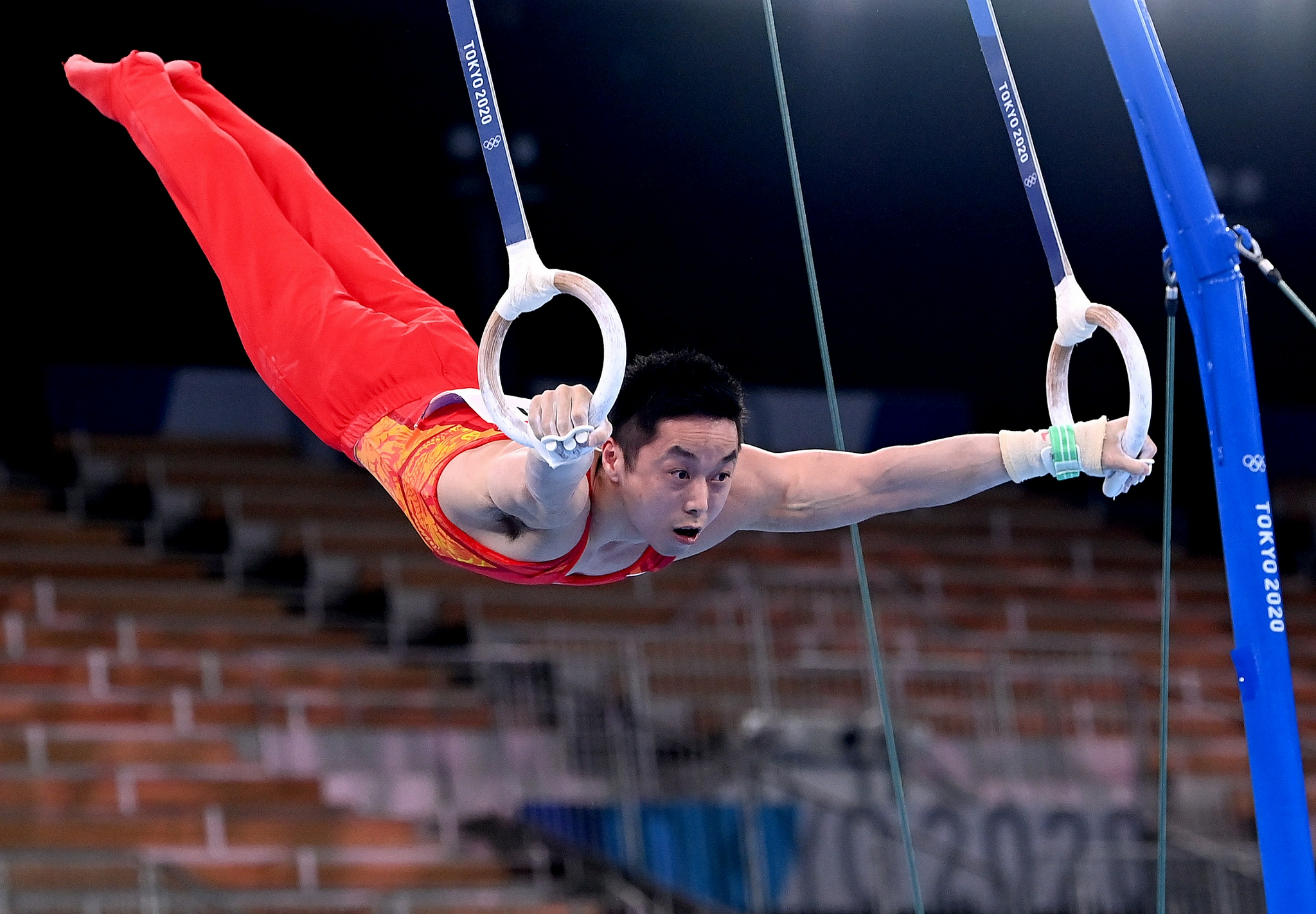 在东京奥运上,29岁老将尤浩获得竞技体操男子吊环银牌,并在双杠上获得