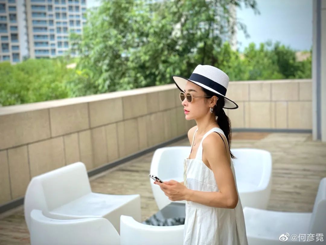 扮演圣姑的是何彦霓,被迫送她去赴死时,满是不舍.