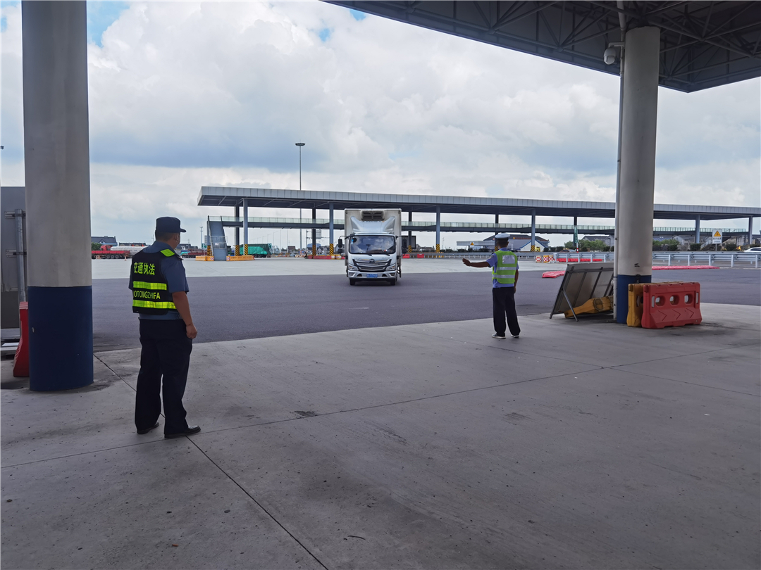 守好浙江北大门 入浙冷链运输车"逢车必检"