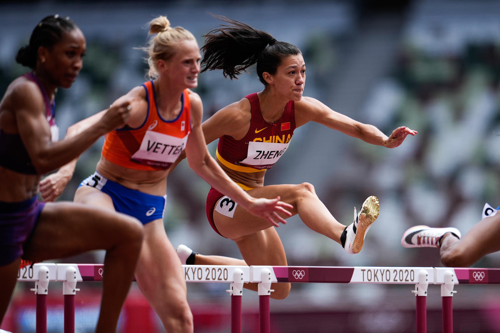 女子七項全能開賽鄭妮娜力首個項目即刷新個人最好成績