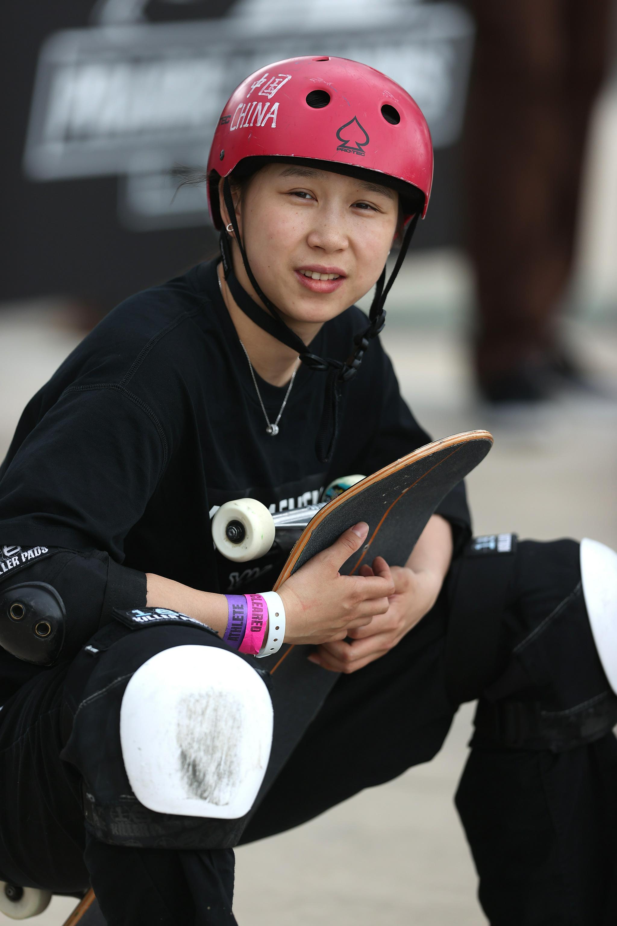 摔出满身疤痕和淤青中国女孩张鑫踏上了奥运滑板赛道