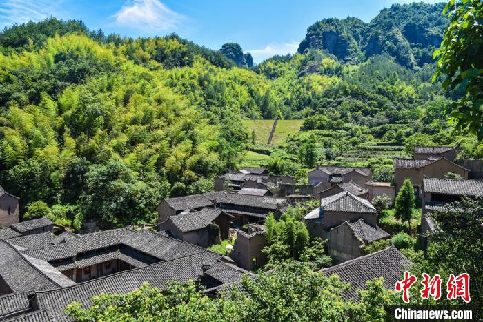 浙江缙云溶江乡岩门村上官坑自然村. 范宇斌 摄