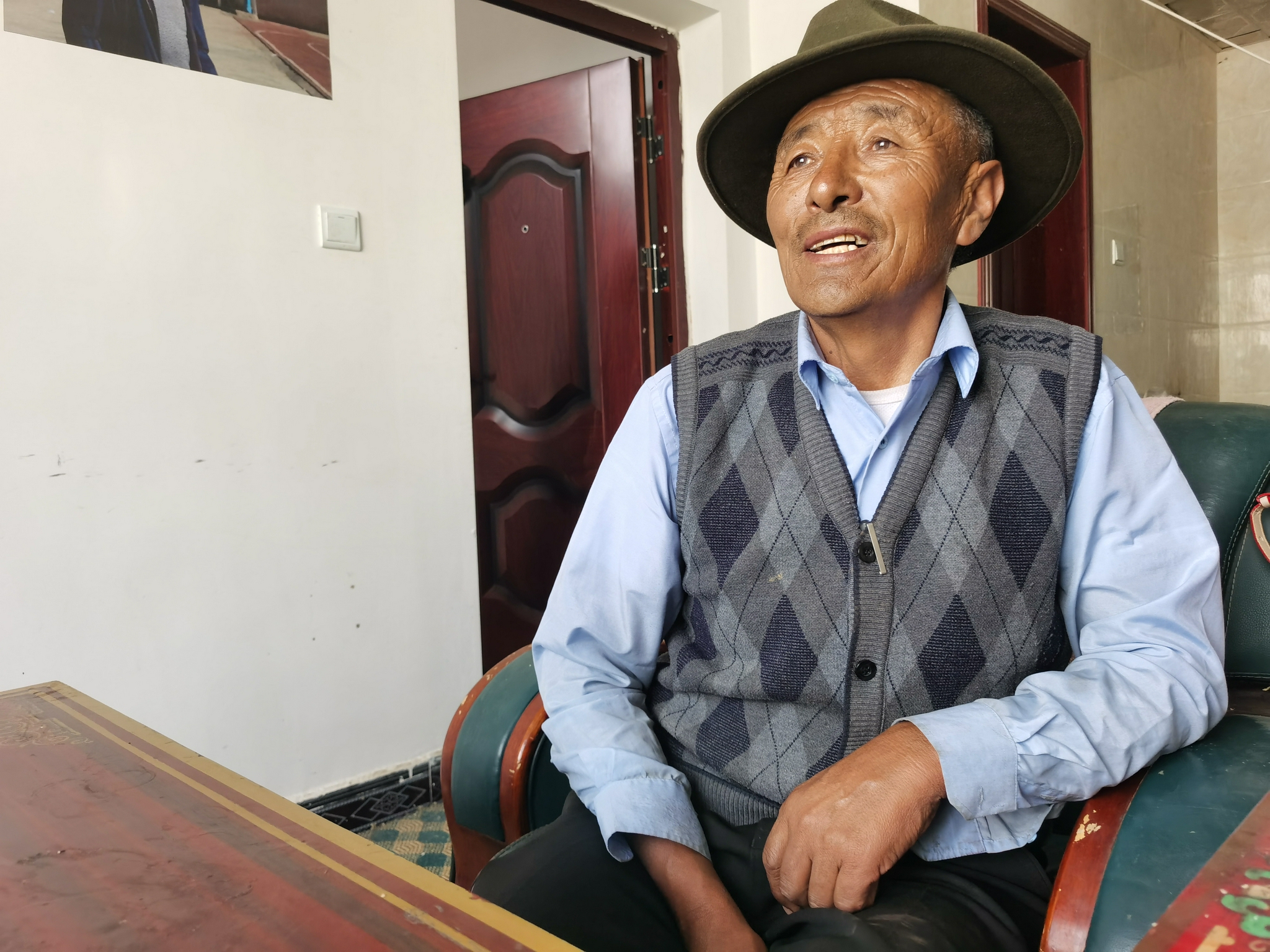 对于过去捡牛粪当燃料的日子,日喀则市南木林县达那乡空朗村44岁的