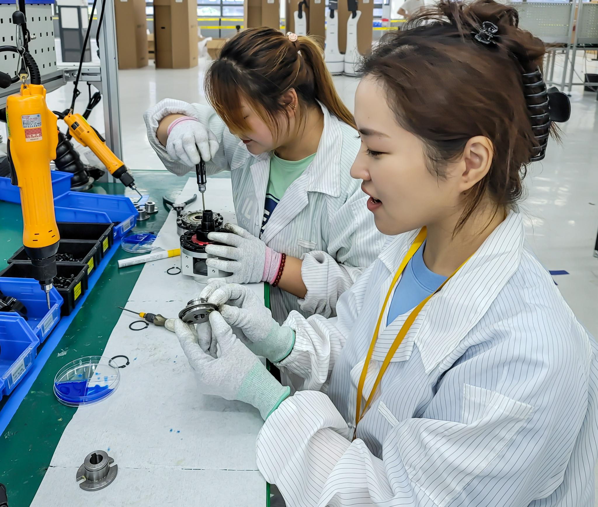 拜个工人当师傅|机械装配工:不仅快工出细活,一年还给出多种技术改善