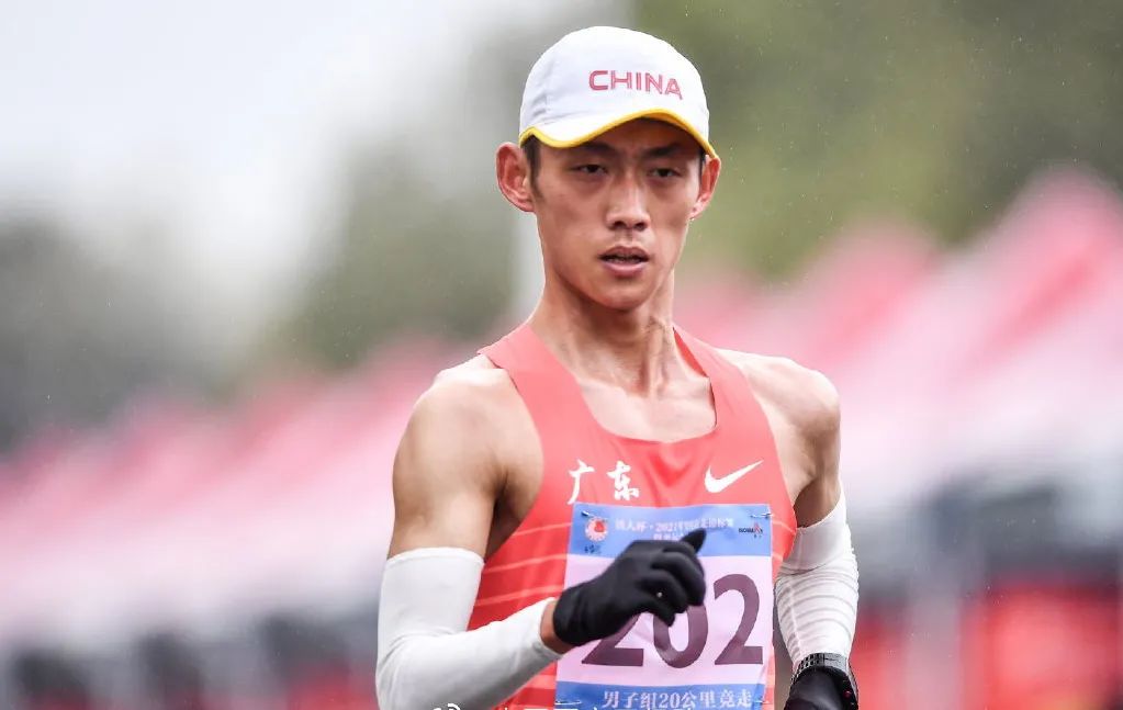 明天东莞选手王凯华东京冲金为他加油