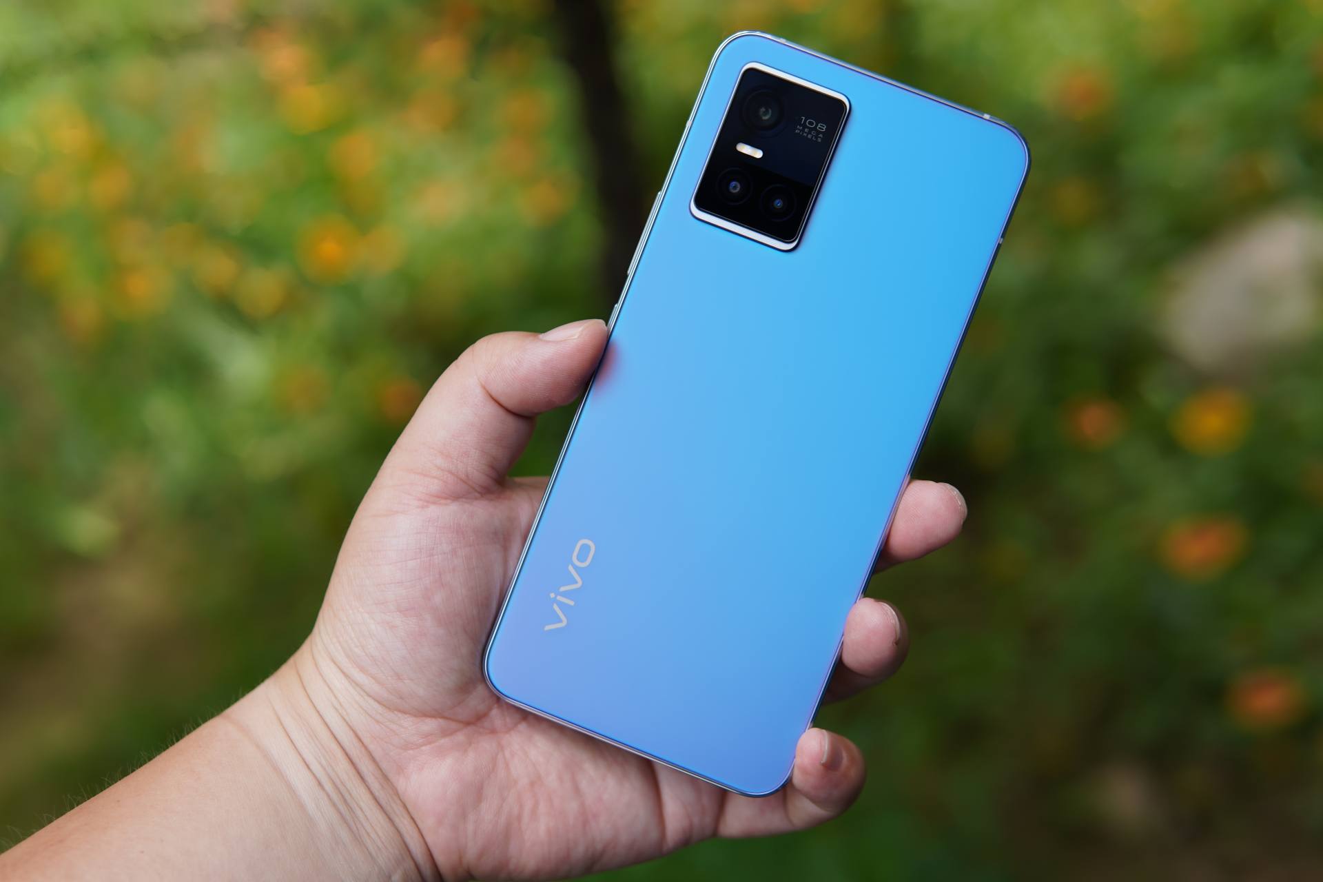 手机机身的配色能有多高级vivos10系列绮光焕彩展示了一番